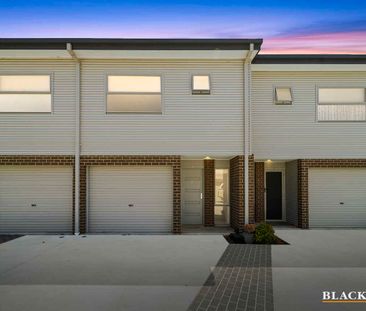 2 STORY TOWNHOUSE - Photo 6