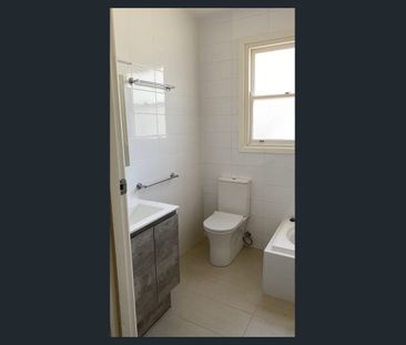 Beautifully presented home in Golden Square, close to all essential... - Photo 4