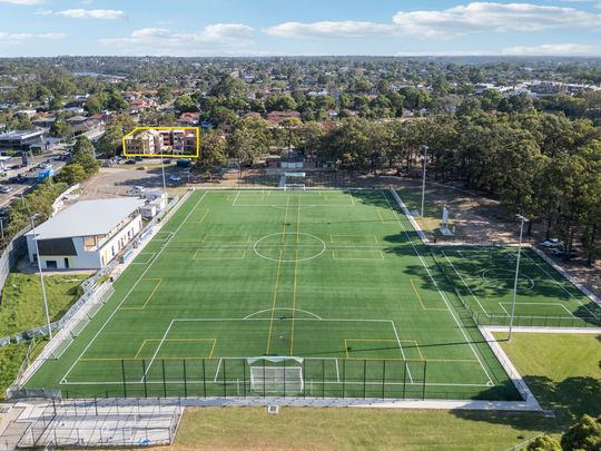 Modern Comfort in the Heart of Padstow - Photo 1