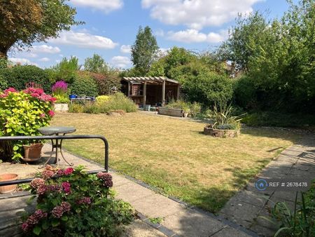 1 bedroom in a house share to rent - Photo 4