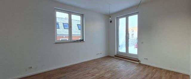 Neubau - Schicke 4-Zimmer Maisonettewohnung mit EBK, Parkett, Dachterrasse u. Fußbodenheizung - Foto 1