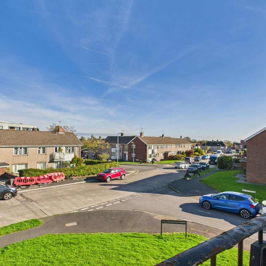 Flat to rent on - Photo 1