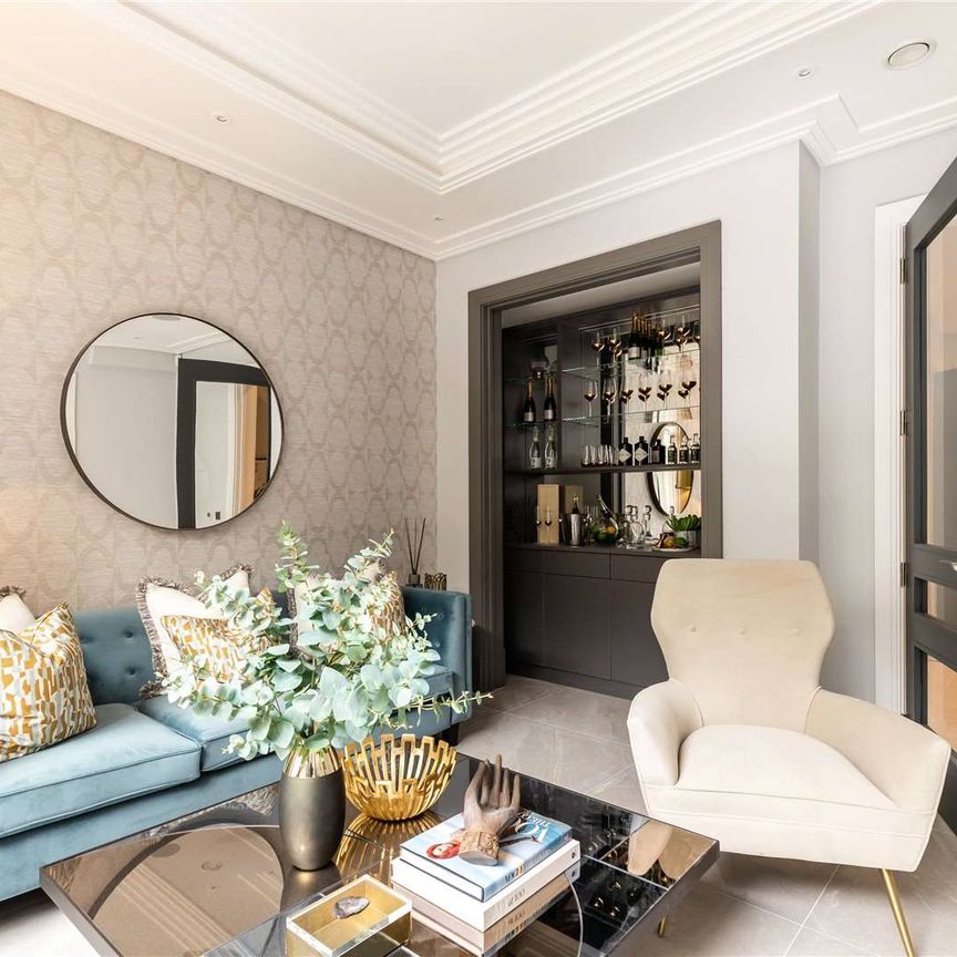 A superb four bedroom family house with a private garden and garage. - Photo 1