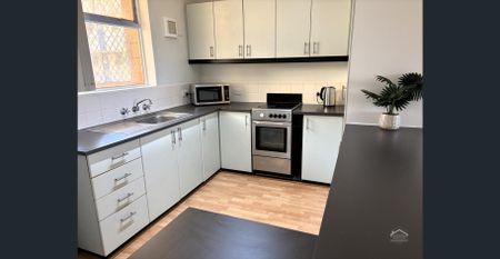 Executive, Fully Furnished Modern Unit - Photo 4