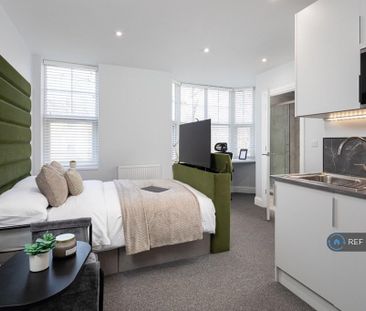 1 bedroom in a house share to rent - Photo 3