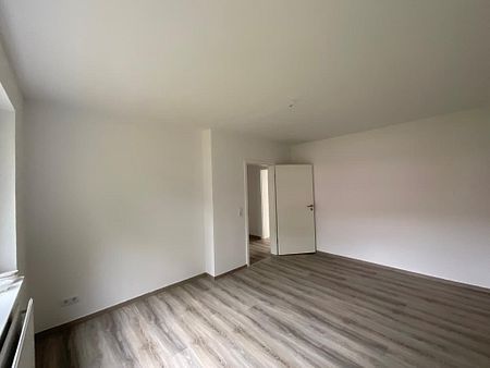 Gut geschnittene 3-Zimmer-Wohnung mit Balkon in Aurich-Sandhorst! - Photo 4