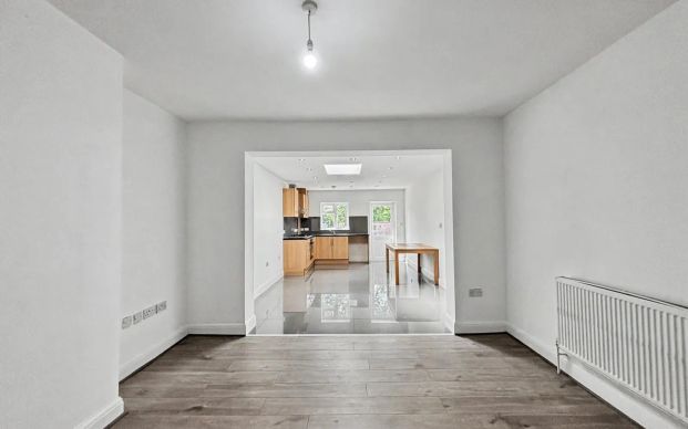 Chandos Crescent, Edgware, HA8 - Photo 1