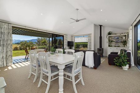 Stunning home in Jack's Point - Photo 3