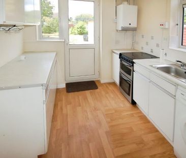 3 bedroom semi-detached house to rent - Photo 6