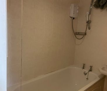 1 Bed Semi-Detached House, Southampton, SO19 - Photo 2