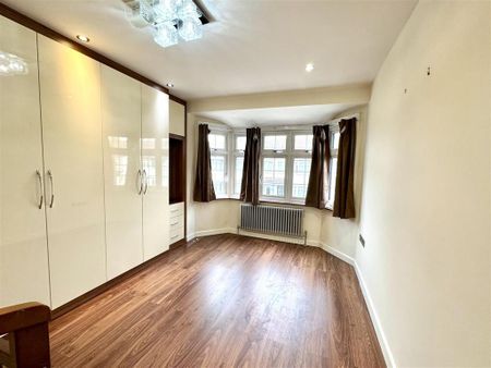 4 bedroom end of terrace house to rent - Photo 5