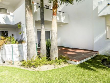 Apartment in Atalaya, Costa del Sol - Photo 4