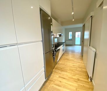 Indflytningsklar lejlighed med lys og moderne indretning - Photo 3