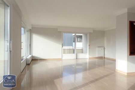 Location Appartement 6 pièces 155m² CHAMBERY 73000 - Photo 3