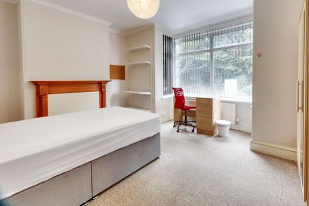 4 bedroom end of terrace house to rent - Photo 5