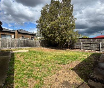 Modern 3-Bedroom Home in Wyndham Vale - Photo 5