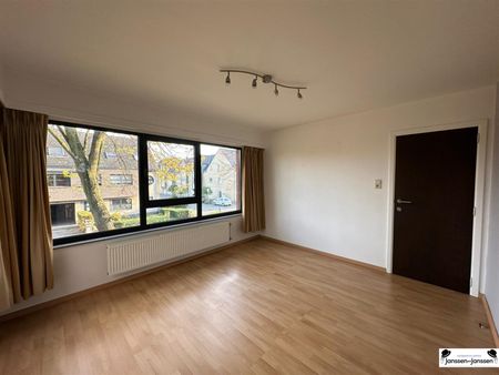 Ruime halfopen bebouwing met zonnige tuin te Gooreind te huur - Photo 5