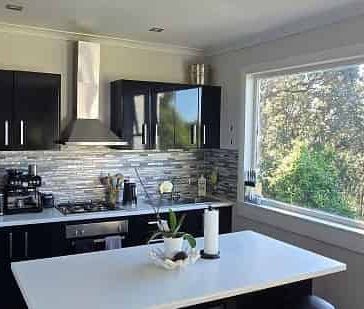 Charming 4BR Hataitai Haven w/ AC & Balcony - Photo 3