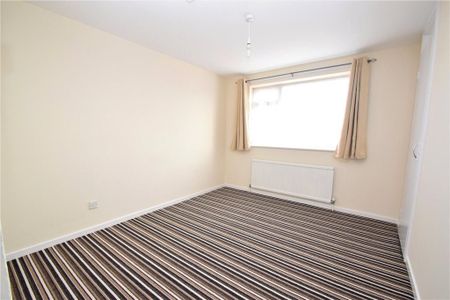 3 bedroom end of terrace house to rent - Photo 3