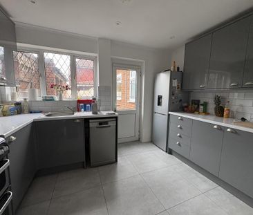 2 bedroom semi-detached house to rent - Photo 2