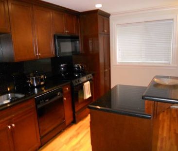 Classic Shaughnessy Studio Apartment *** NO PETS *** - Photo 3