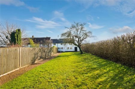 A picturesque end of terrace period two bedroom cottage, in the village of Bentley. - Photo 3