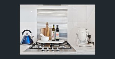 'The Hamptons' - Fully Furnished. Stay from 1 month. Includes all utilities. - Photo 5