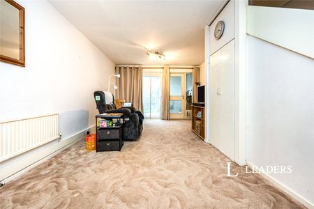 2 bedroom house to rent Hills Close, Great Linford, Milton Keynes, Buckinghamshire, MK14 - Photo 2