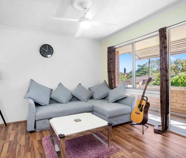 Top Floor Two Bedroom Unit - Photo 2