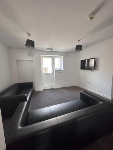 10 bedroom house share to rent - Photo 2