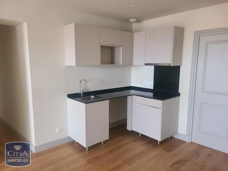 Location Appartement 3 pièces 67m² MARSEILLE 1er - Photo 4