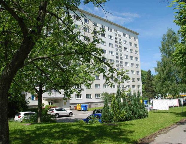 Helle 2-Raum-Wohnung mit Einbauküche - Foto 1