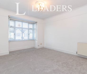 4 bedroom house to rent Caesars Walk, CR4 - Photo 2