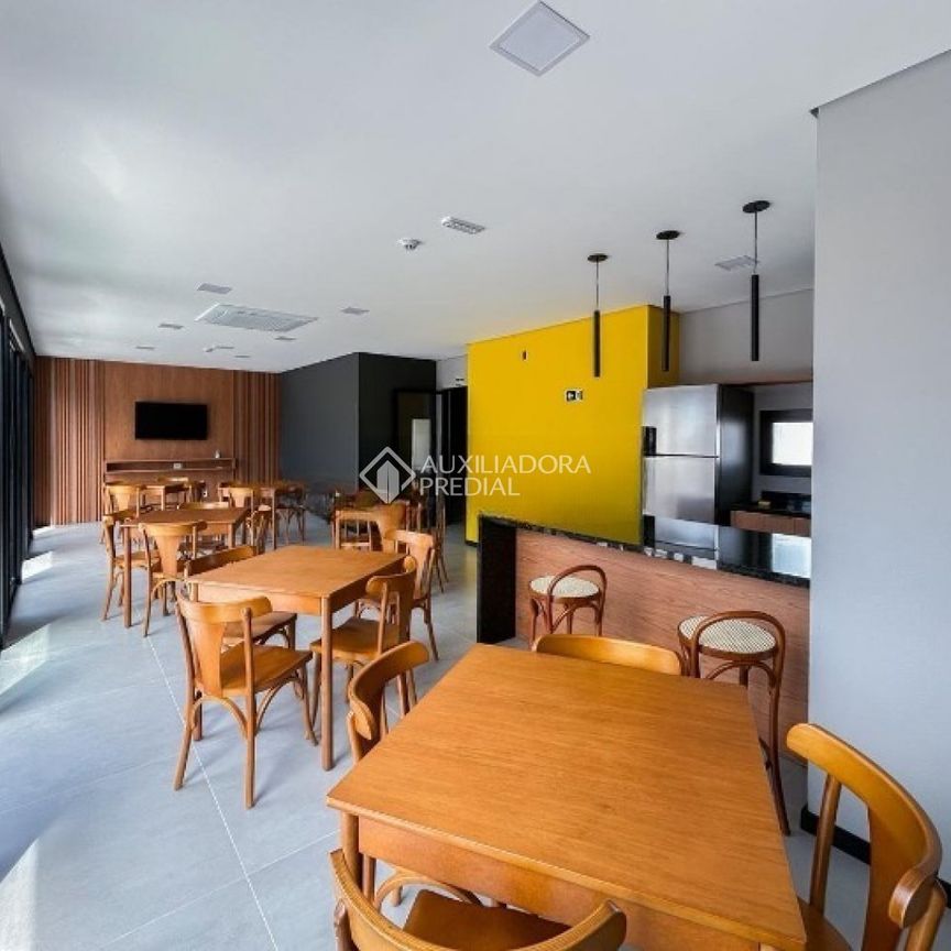 Apartamento com 1 quarto e 30m² para alugar em Rio Branco, Porto Alegre. - Photo 1
