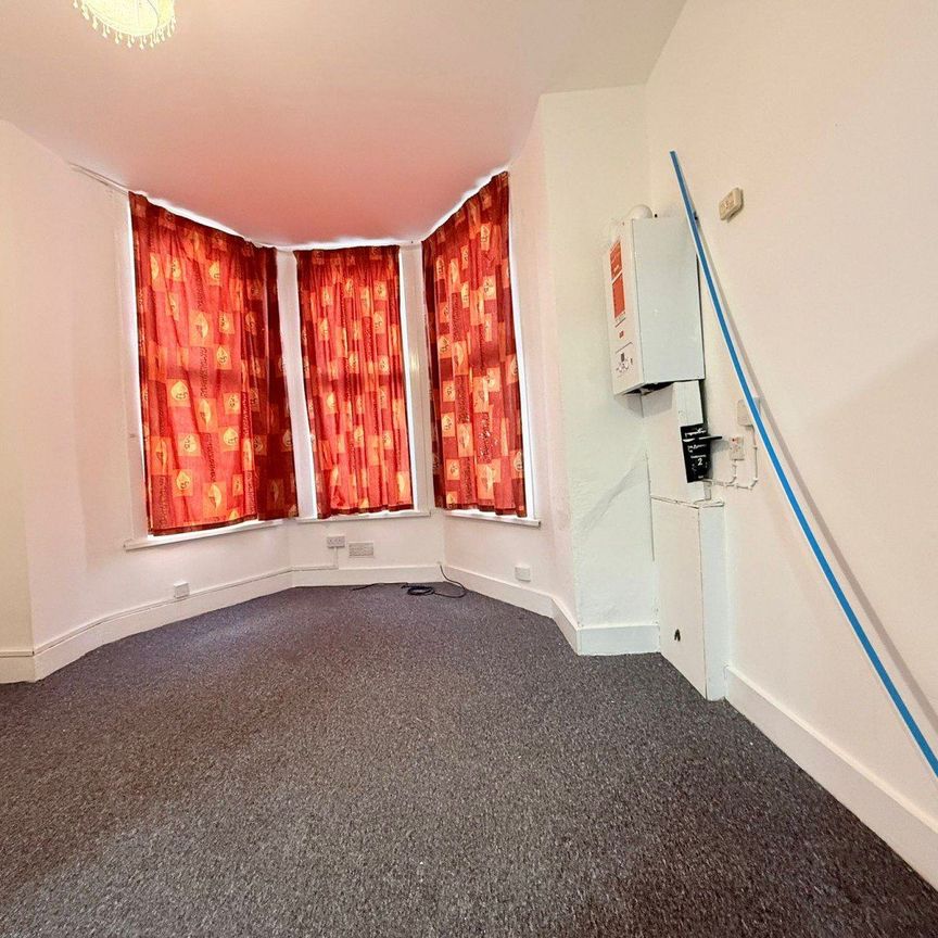 Two bedroom Ground Floor Flat close to seven king station-1850 - Photo 1