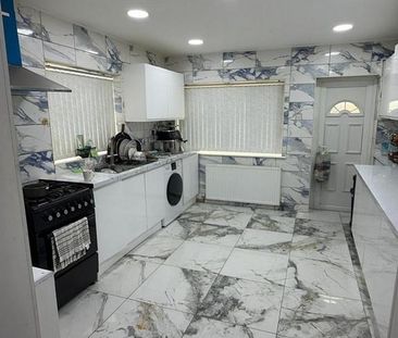 2 bedroom semi-detached house to rent - Photo 6