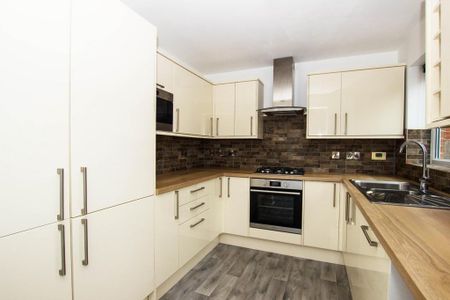 4 bedroom detached house to rent - Photo 5