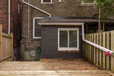 For Lease - 15 Indian Rd Crescent Unit# Upper, Toronto, Ontario - Photo 5