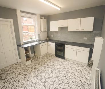 2 bedroom terraced house to rent - Photo 4