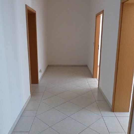 EINBAUKÜCHE, SÜDBALKON, STELLPLATZ, WG-GEEIGNET, ... - Foto 1