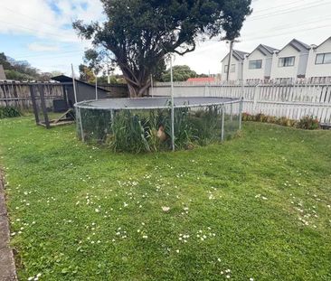 New Lynn 3 bedrooms for rent - Photo 4