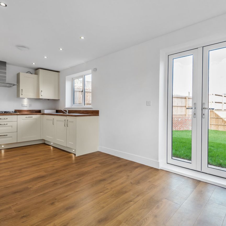 4 bedroom detached house to rent - Photo 1