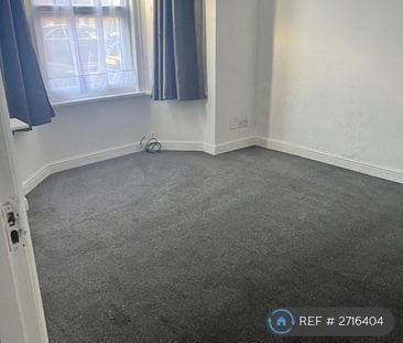 4 bedroom semi-detached house to rent - Photo 3