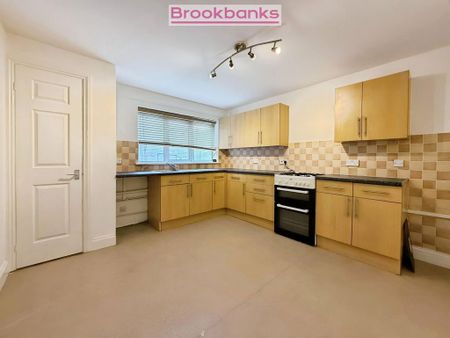 3 bedroom end of terrace house to rent - Photo 2