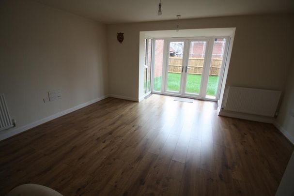 3 bedroom semi-detached house to rent - Photo 1
