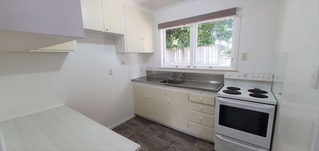 2 Bedroom Unit zoned for MAGS /Gladstone - Photo 1