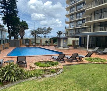 Fully Furnished High Rise Apartment Overlooking Surfers Beach - Photo 5