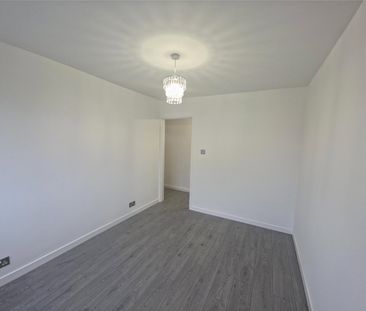 Magnolia Way, Epsom, Surrey, KT19 9LT - Photo 5