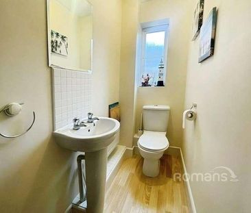 Richards Field, Chineham, Basingstoke, Hampshire, RG24 - Photo 5