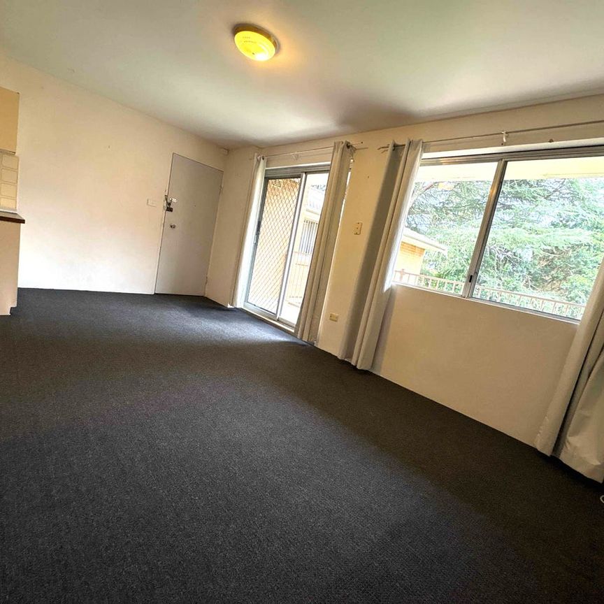 Close to Penrith CBD1Bedroom unit with lock up garage and Balcony - Photo 1